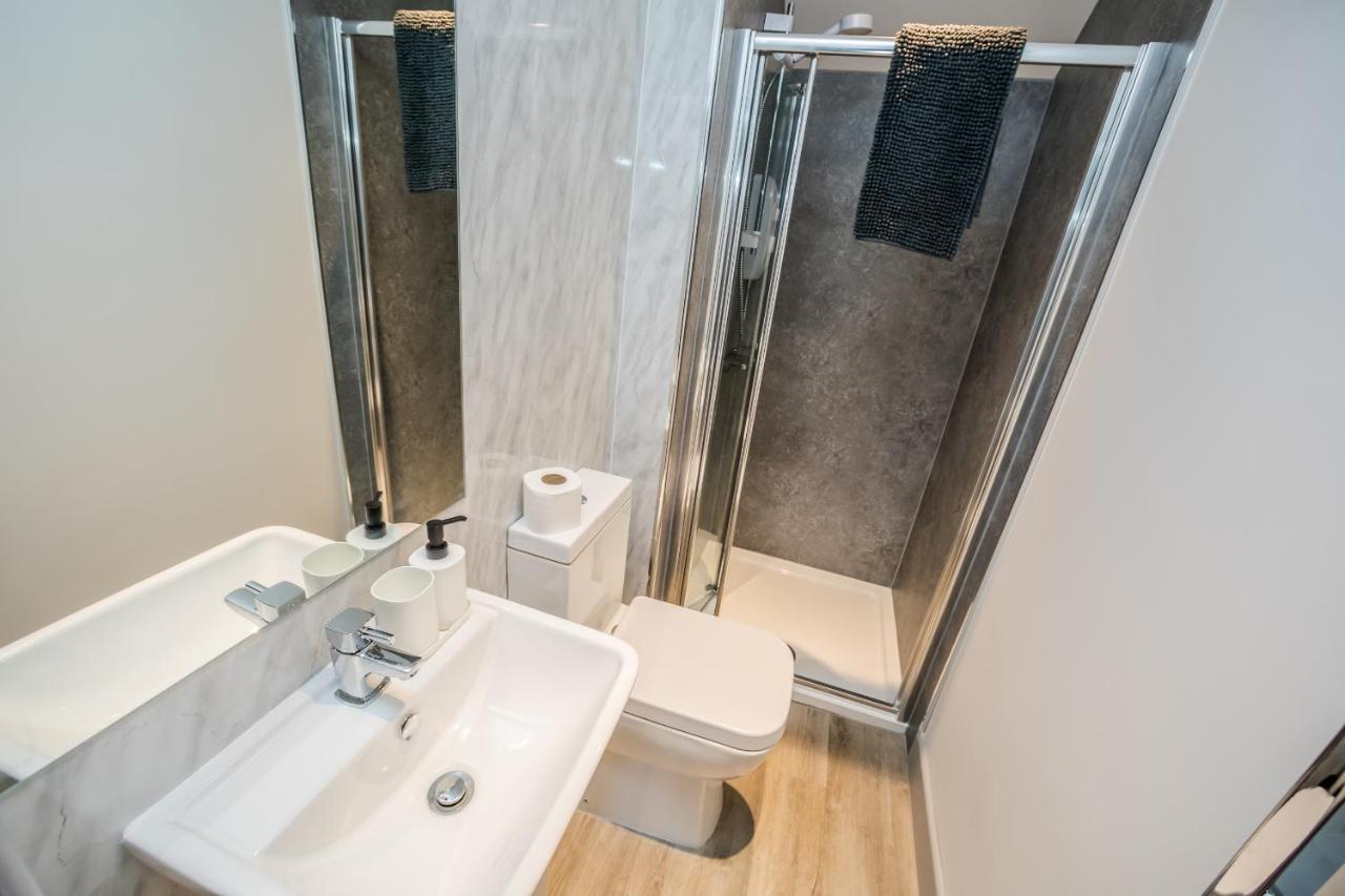 Greenhead Central Хъдърсфийлд Екстериор снимка